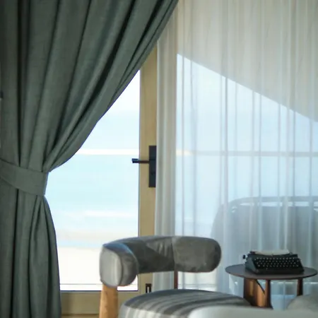 Boutique Blendin Aan Zee 4*