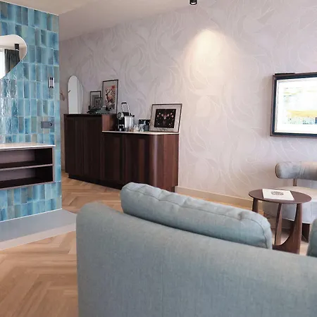 Boutique Blendin Aan Zee 4* 블로에멘달